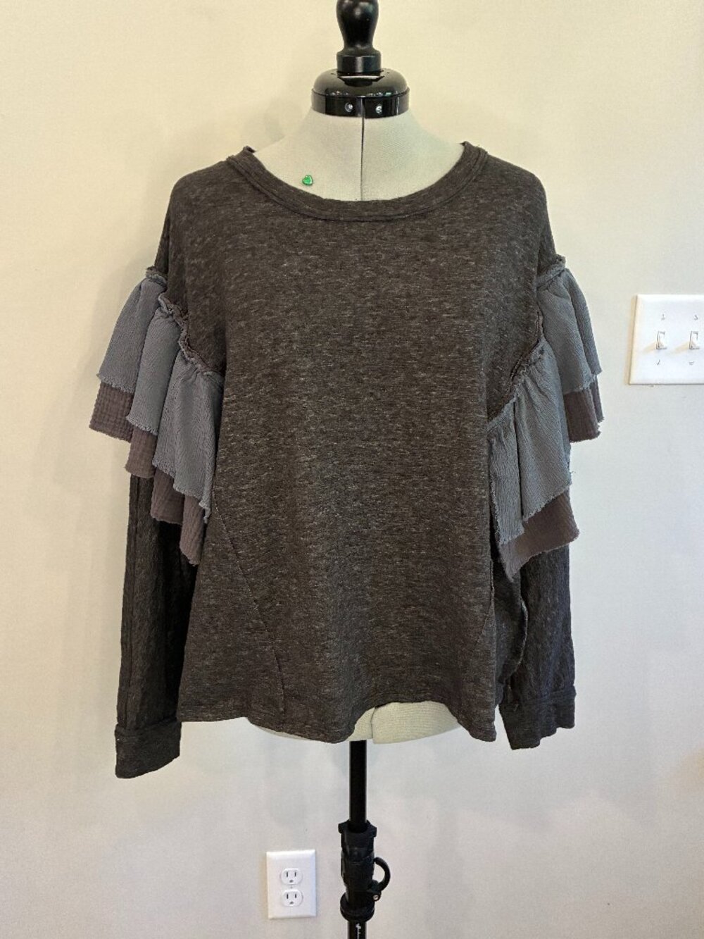 VICI Charcoal Slub Knit Tiered Ruffle Sleeve Sweatshirt Top | Size Small